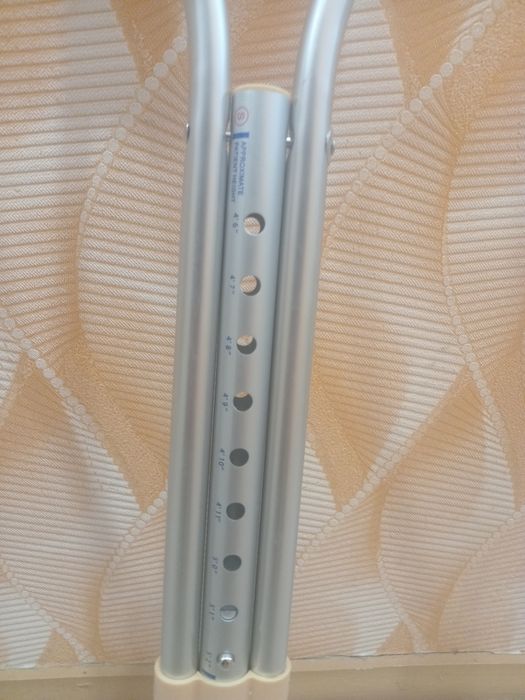 Продам костыли новые