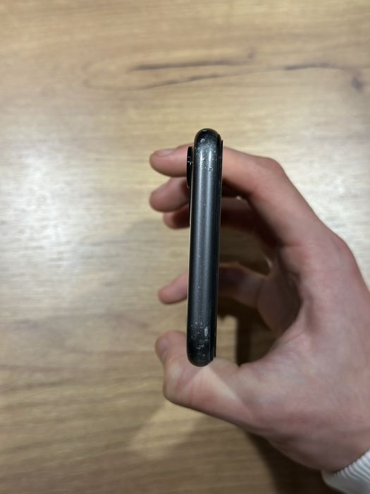 Продава се Iphone 11 64GB !