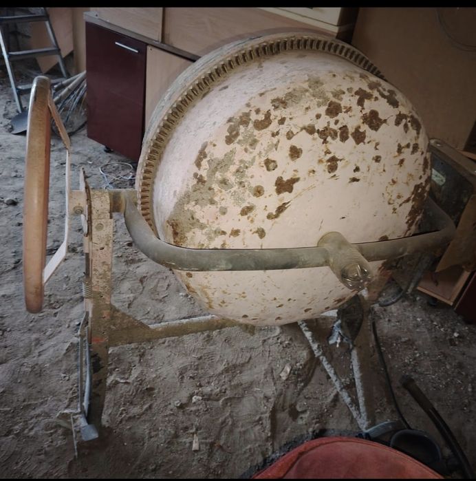 Бетономешалка б/у.