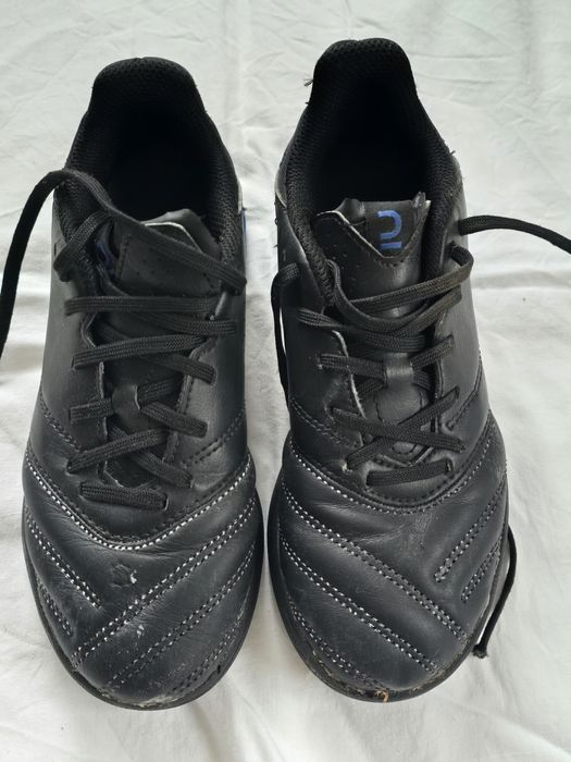 Детски футболни стоножки от кожа Kipsta