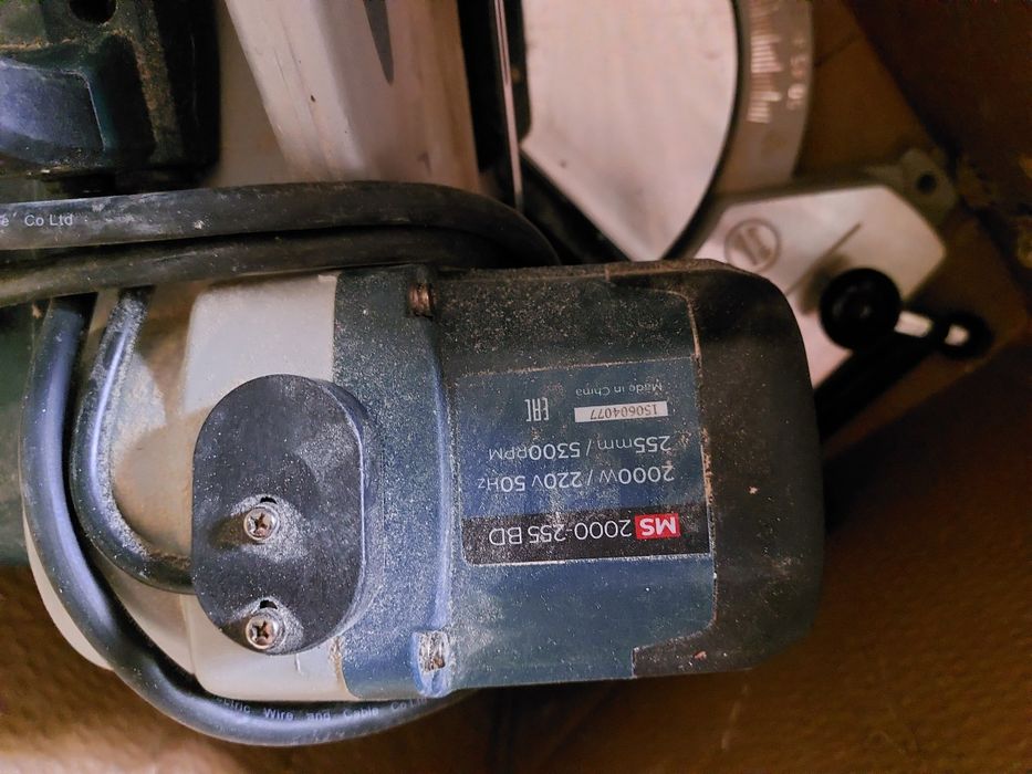 Продам торцовочную пилу