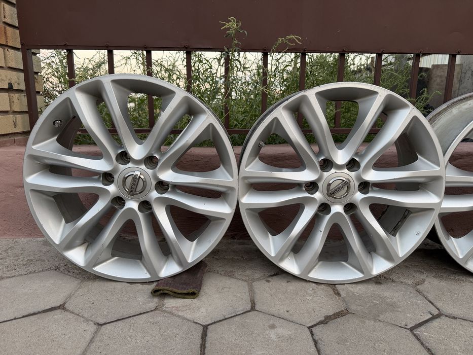 Продам оригинальные диски на Nissan Patrol