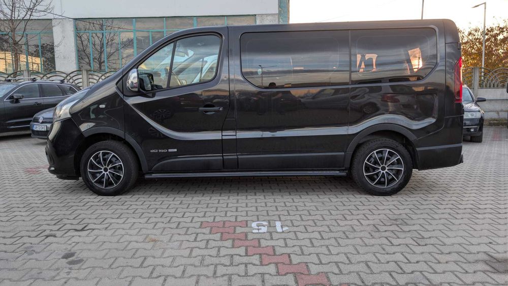 Renault Trafic persoane 8 locuri