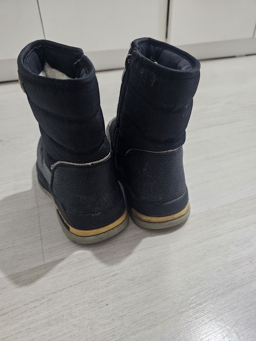 Продам зимние ботиночки мальчик