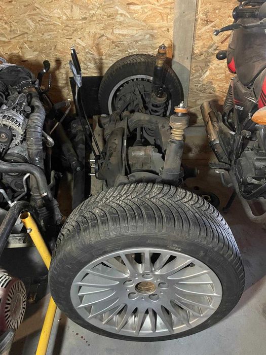 Vând motor BMW 320 D E90 - 177 CP, scaune piele cu încălzire, uși etc.