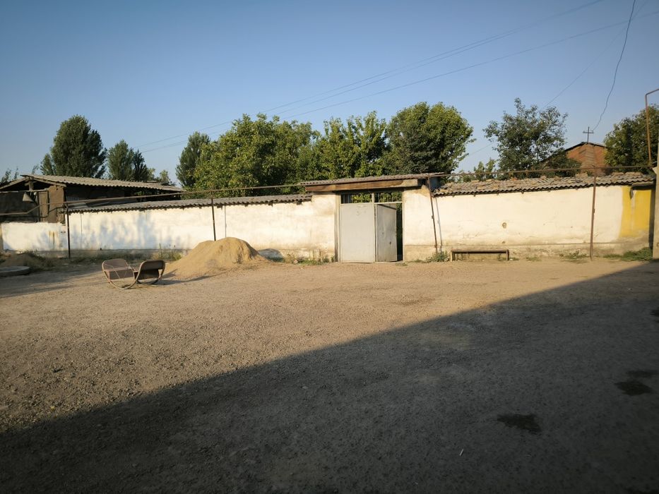 Ховли уй жой сотилади