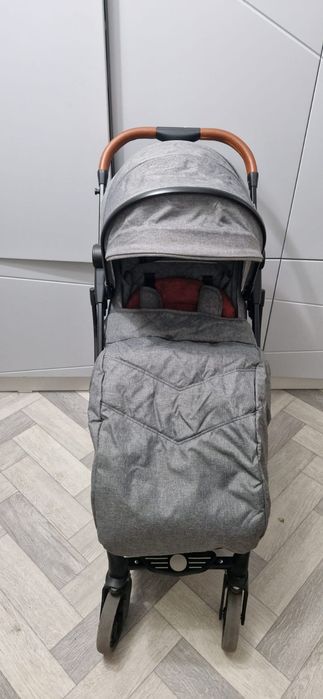 Продам прогулочную коляску