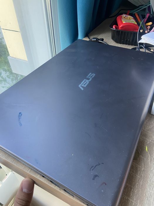 Ноутбук Asus в хорошем состояние