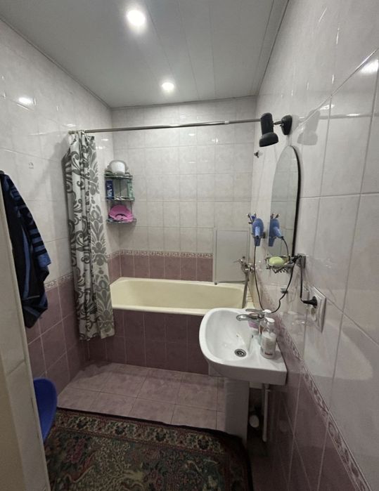 Себзорда срочно 3 хонали арзон нархда квартира сотилади