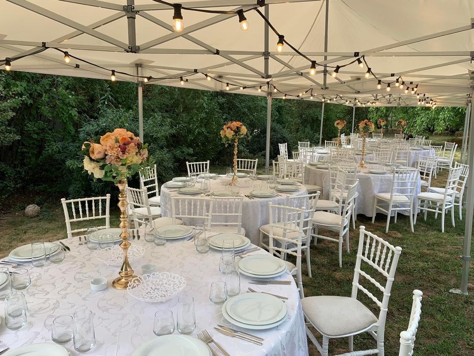 Logistică evenimente – mese, scaune, veselă, corturi (30–130 pers.)