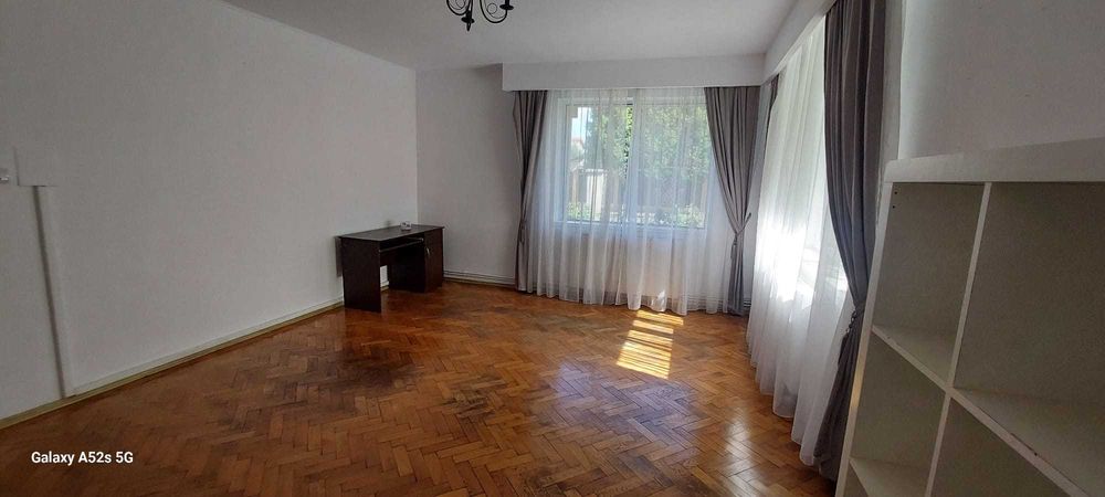 Spatiu comercial la casa, curte proprie, Florilor