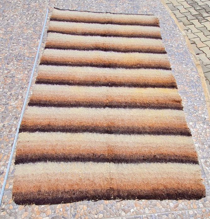 Килим от козя вълна