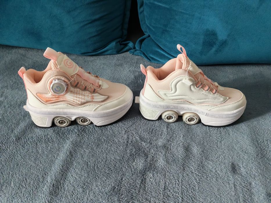 Adidași cu role retractabile