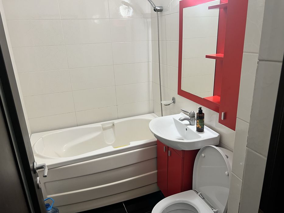 Inchiriez apartament