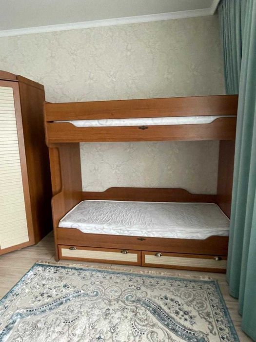 Продам: ГАРНИТУР школьника