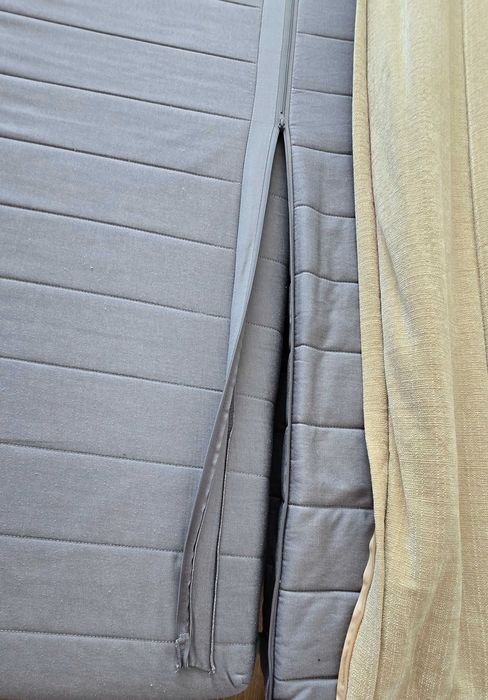 Vând canapea extensibilă, confortabilă (4 locuri)