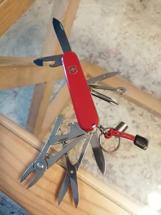 Мультитул Victorinox Deluxe Tinker.
