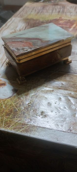 Две бижутерски кутии от оникс!