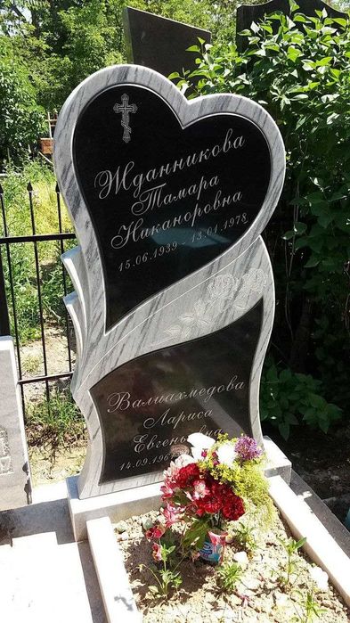 Памятники из мрамора и гранита