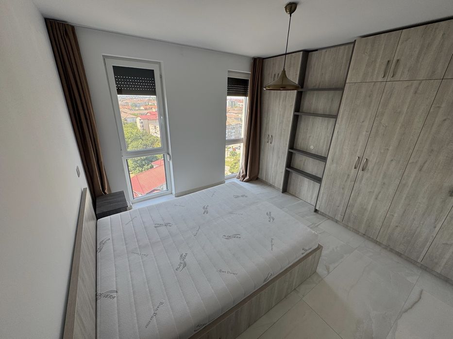 Proprietar inchiriez apartament cu 3 camere.