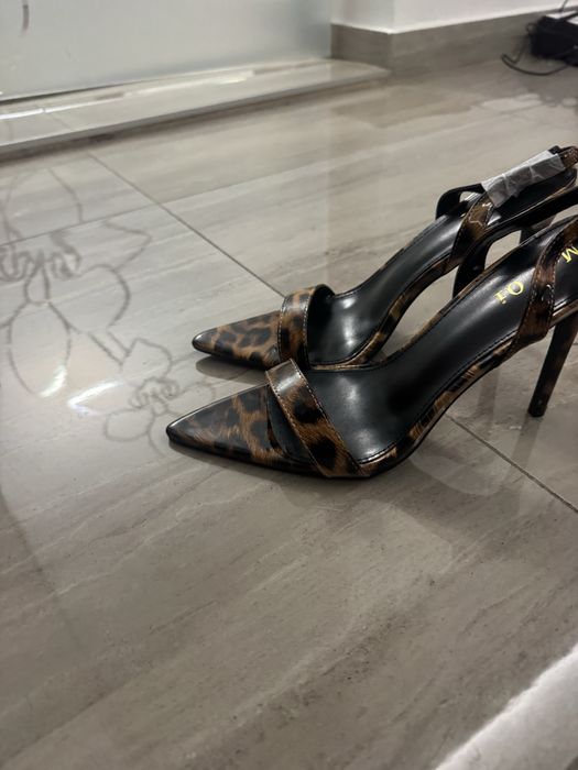 Високи токчета с леопардов принт