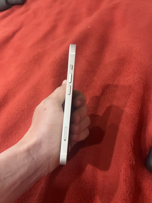 Продам iPhone 13