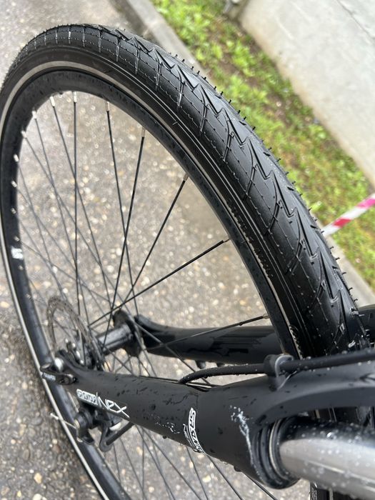 BICICLETA atat pentru oras , cat si off road.