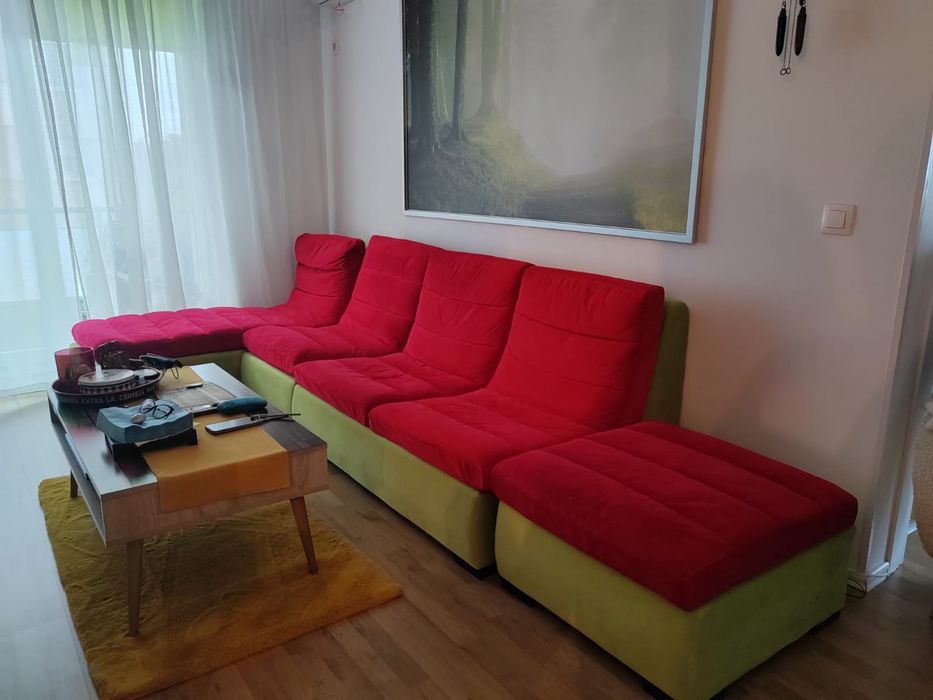 Canapea coltar,perne detasabile ,se poate forma ca pat.