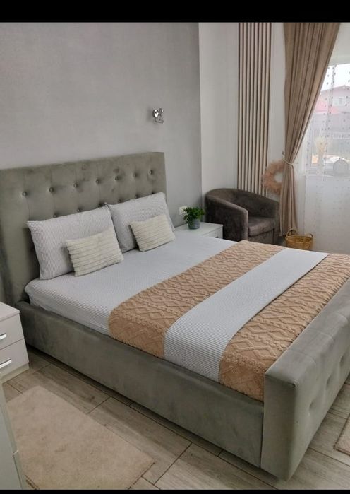 Pat tapițat matrimonial