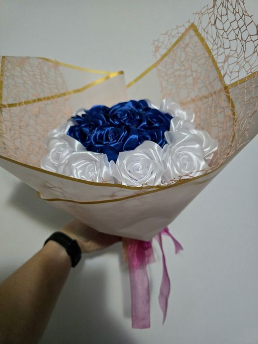 Vand buchet cu trandafiri din satin