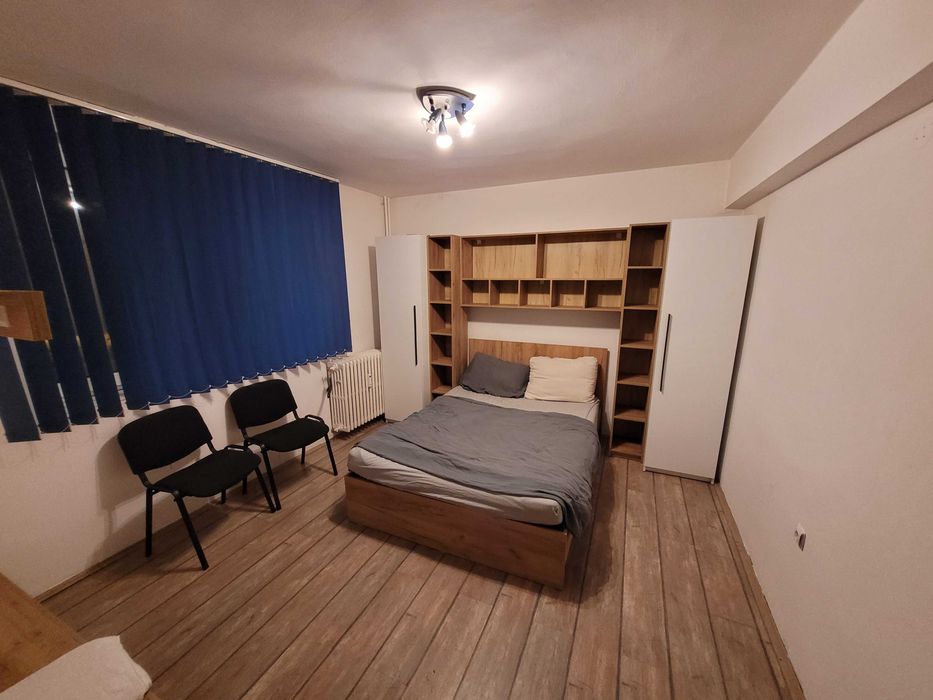 Dau în chirie ap 3 camere în Piața 1 Decembrie, mobilat și utilat