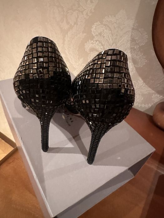 Продам  новые брендовые Туфли