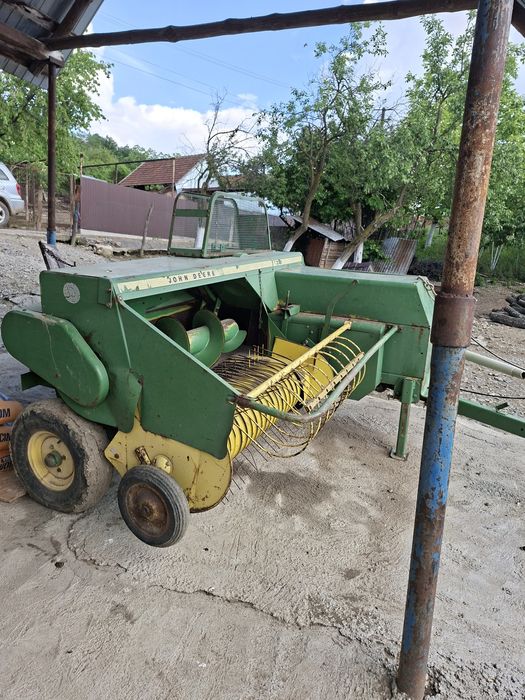 Presa John Deere 336