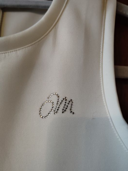 Бяла детска рокля.