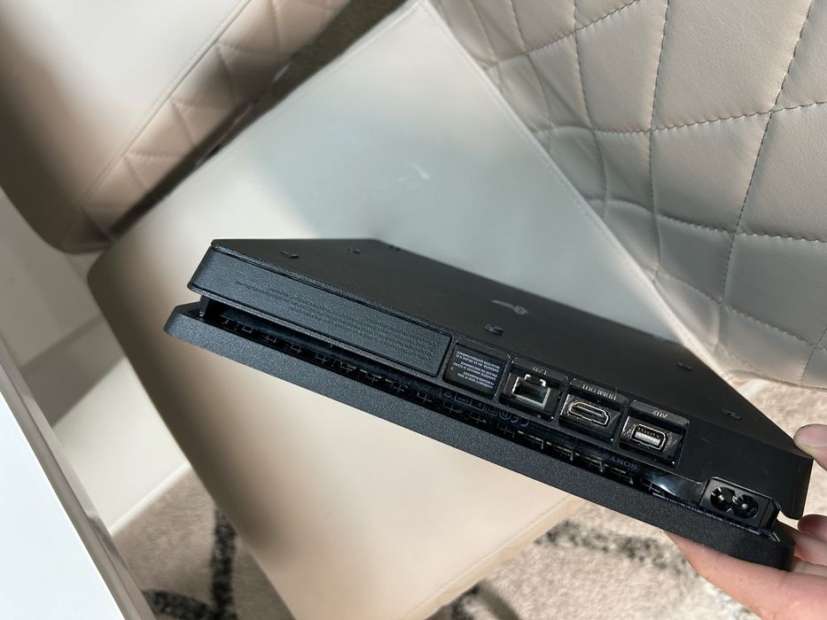 Playstation 4 slim
