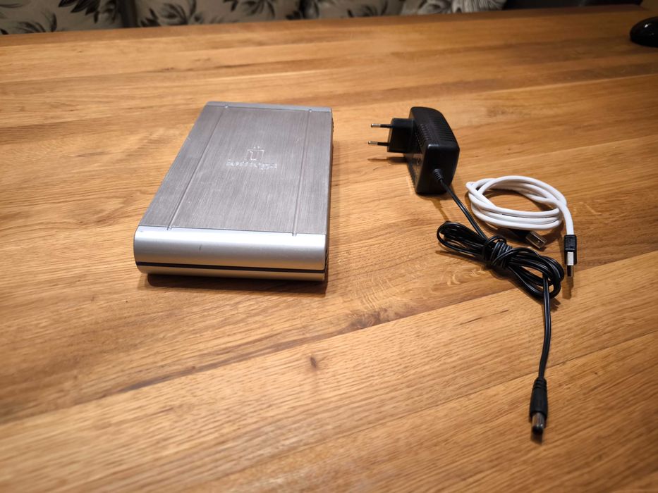 Външен USB хард диск Iomega 320GB