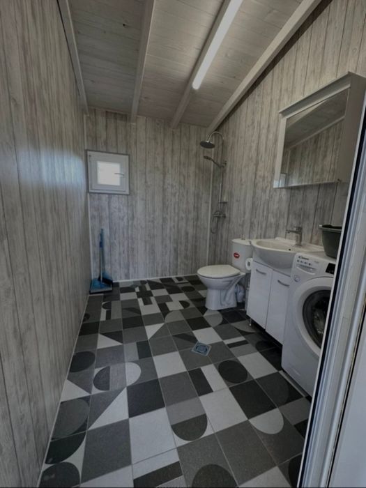 Продава се каравана с масивна дървена конструкция БЕЗ място