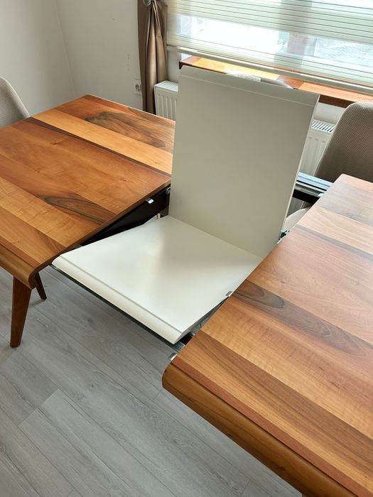 Трапезна маса от масив като ново!