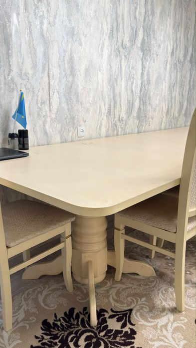 Срочно продам стол со стульями