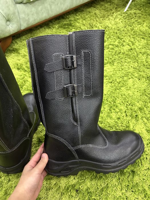 Продаются новые рабочие ботинки!