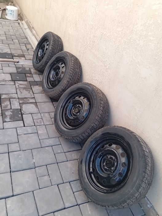 Продам зимний комплект шин с дисками