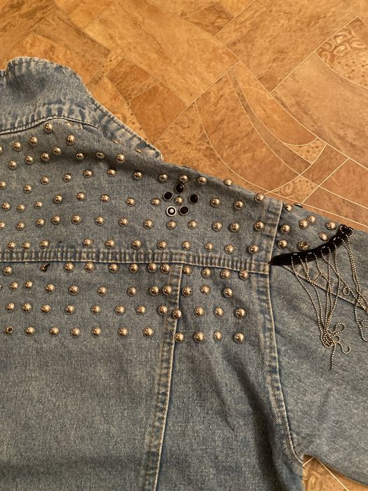 Продам джинсовую куртку бу размер 44-46