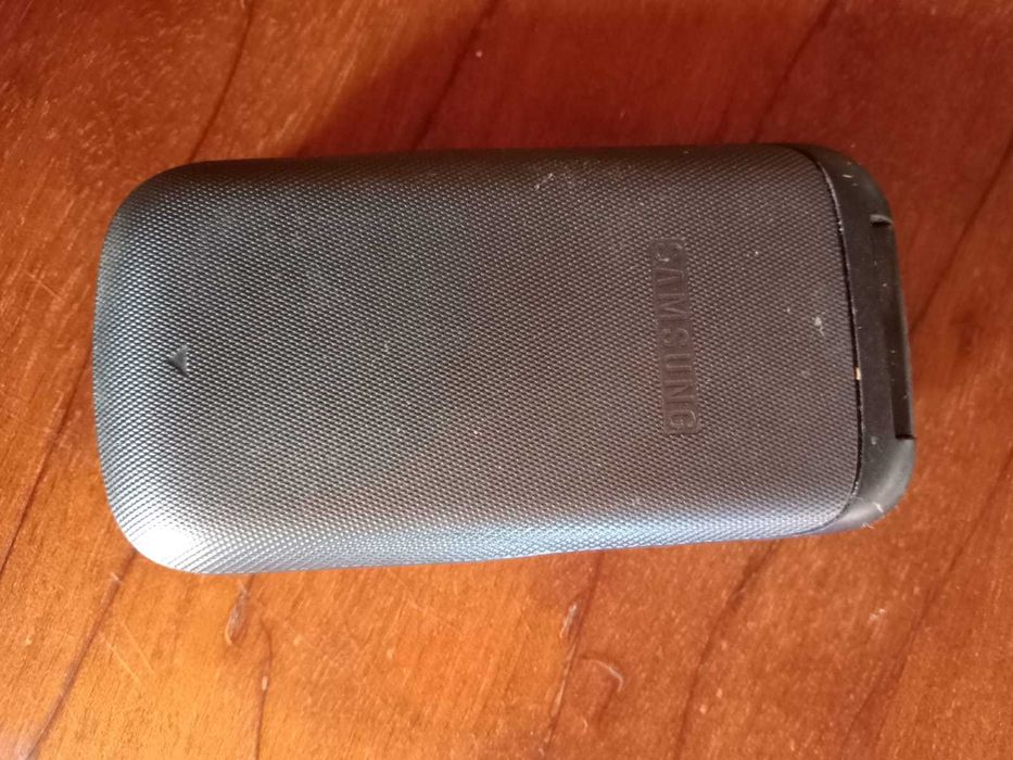 Продам кнопочный сотовый телефон Samsung (Самсунг)