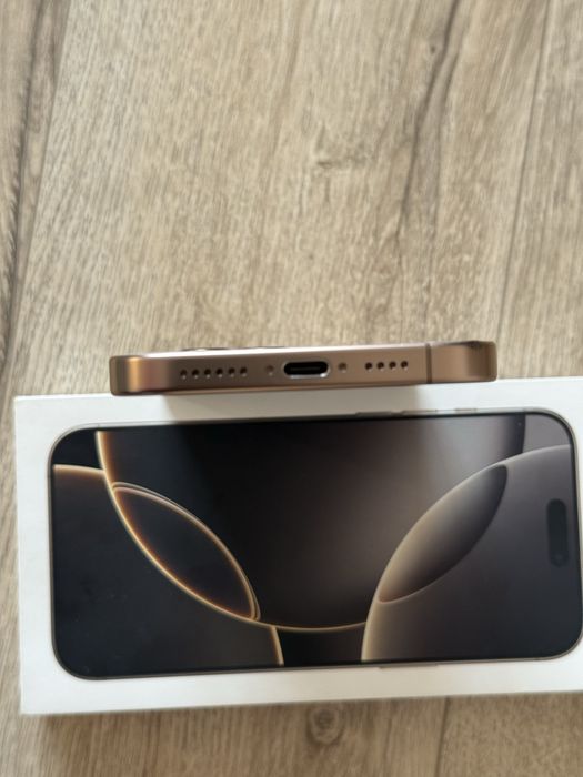 Vand iPhone 16 Pro Max Desert Titanium