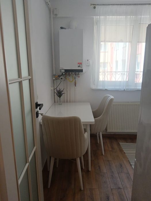Închiriez apartament 3 camere