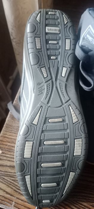 Сезонные сапоги и кроссовки