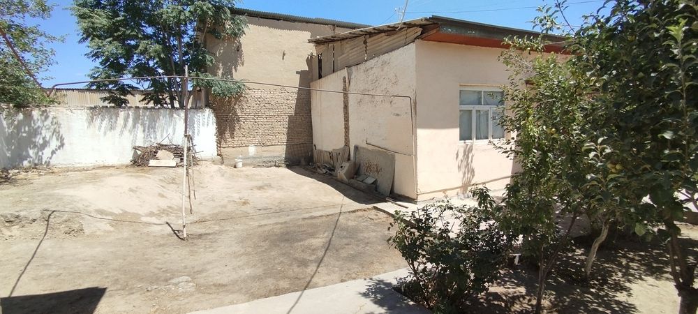 Ховли сотилади...