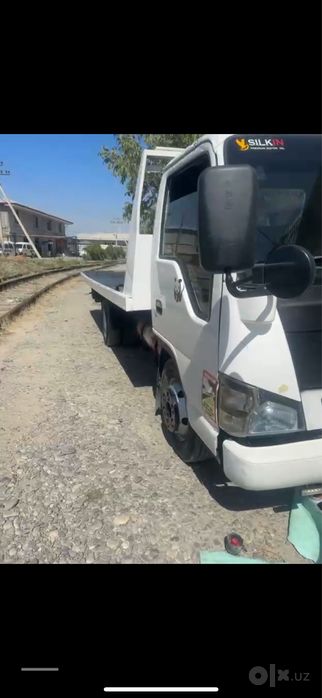 Isuzu maxsus evakuator