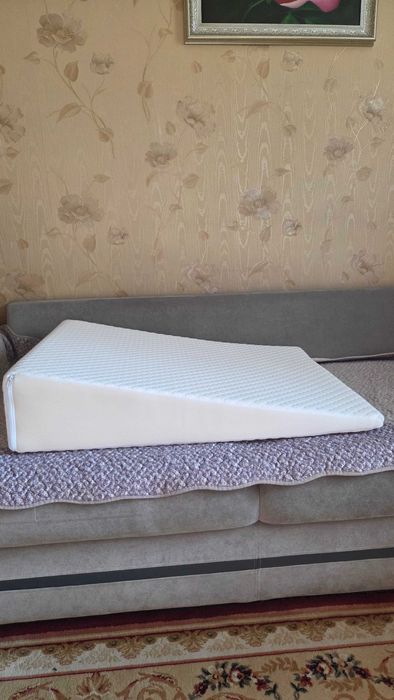 Подушка клиновидная