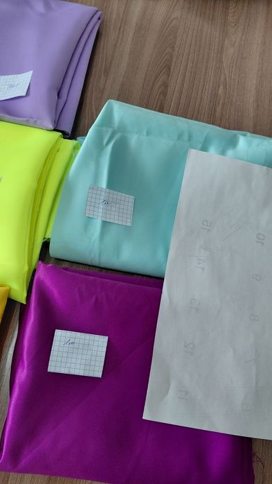 Мата , тафта әр түрлі түс.